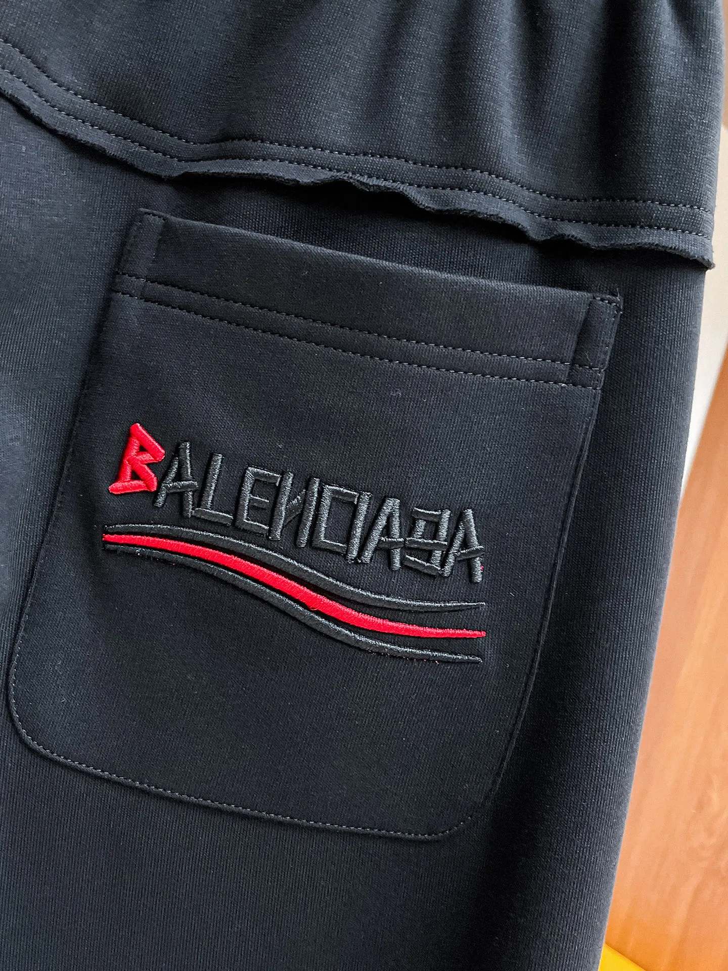Balenciaga [High Version] 2026 Autumn and Winter latest products, available at counters at the same time, Original product, fashionable casual trousers and casual trousers, using imported original fabrics, top-grade embroidery 🪡 craft letter pattern logo, original hardware accessories decoration, simple yet fashionable, fashionable and handsome upper body, Sizes: M-3XL